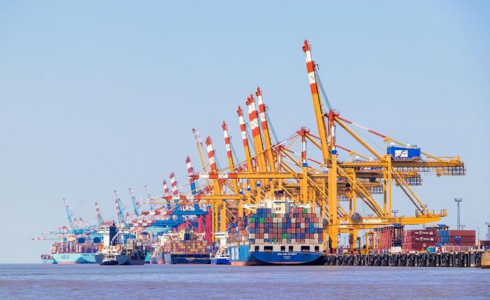 curated-container-port Container-Terminal Bremerhaven 01