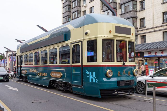 curated-hydrogen-railway-1 CRRC Changchun hydrogen tram at Hongqi St, Heguang Rd (20250923160259)