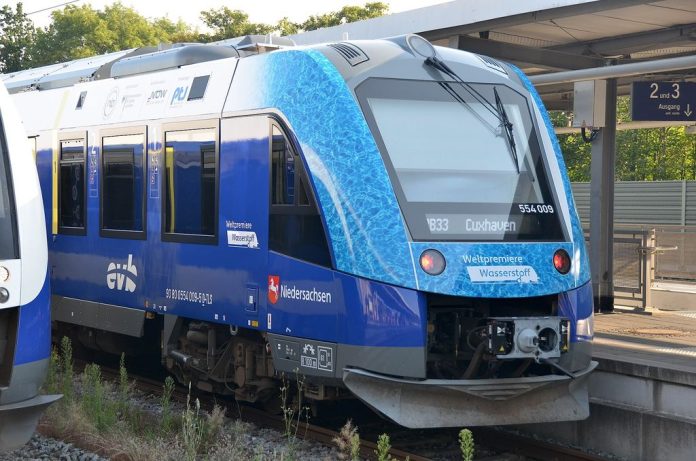 curated-hydrogen-train-5 Alstom Coradia iLint 554 009 Wasserstoffzug der EVB